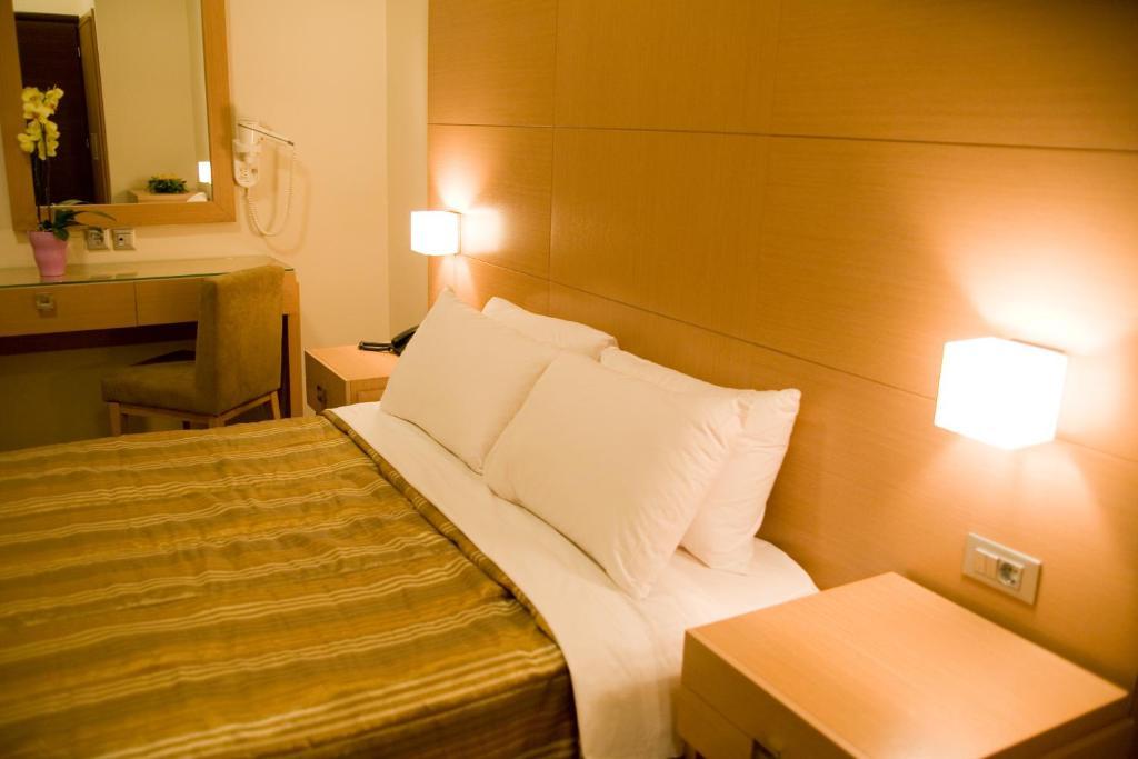 Onira Boutique Hotel Tolón Room photo